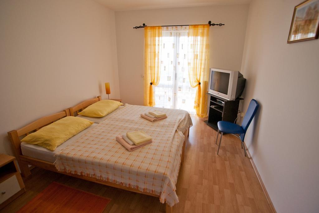 Apartments Marinic Primosten Bilik gambar